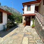Tomsan Villa *