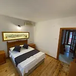Tomsan Villa *
