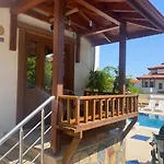 Tomsan Villa *